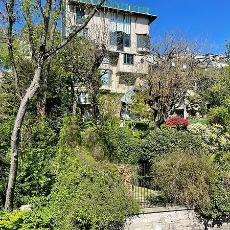 Cozy Montmartre Paris